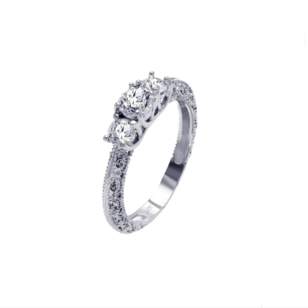 🥰 LUXUR ENGAGEMENT RING